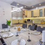 Maris Villa *