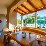 Maris Villa *
