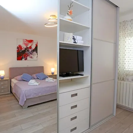 Maris Villa *